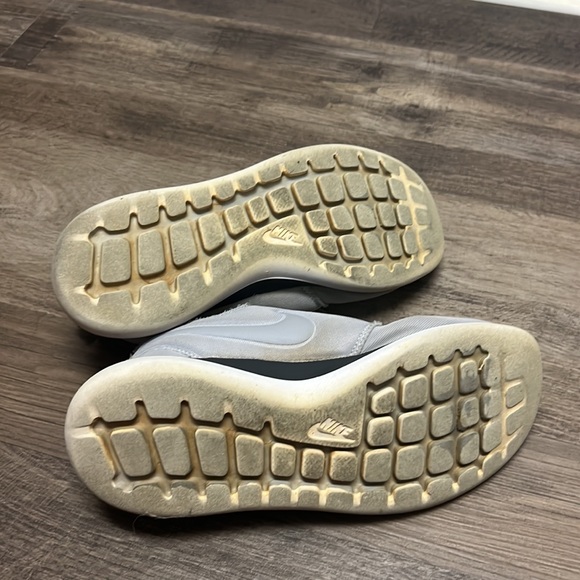 Nike Running Shoes - Picture 6 of 6